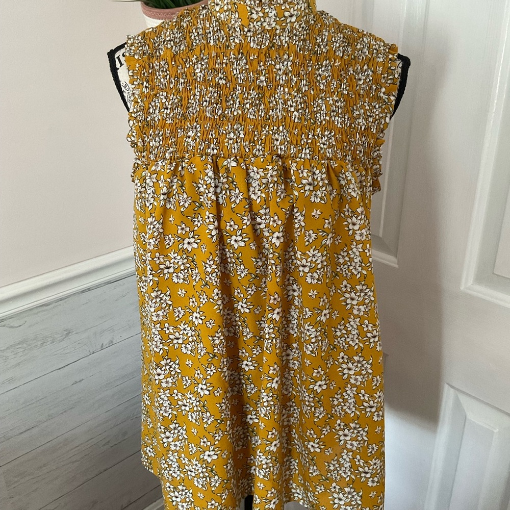 Charming Yellow Floral smocked tunic blouse small